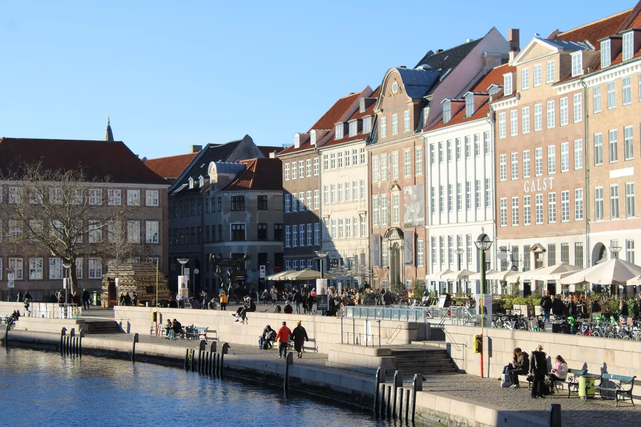A sunny winter day along Copenhagen’s waterfront, showcasing historic architecture.