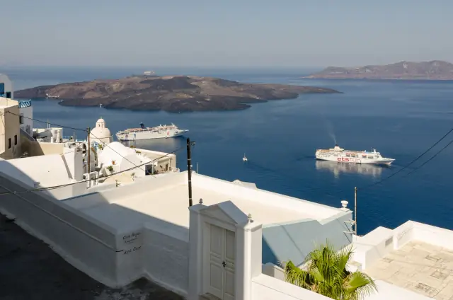 Santorini’s 8,000 Cap and Greece’s 2026 Cruise Levies